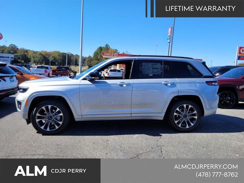New 2025 Jeep Grand Cherokee Overland w/ Luxury Tech Group IV AWD/4WD image 3