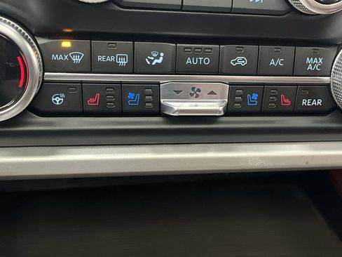 Used 2024 Ford Expedition Limited image 25