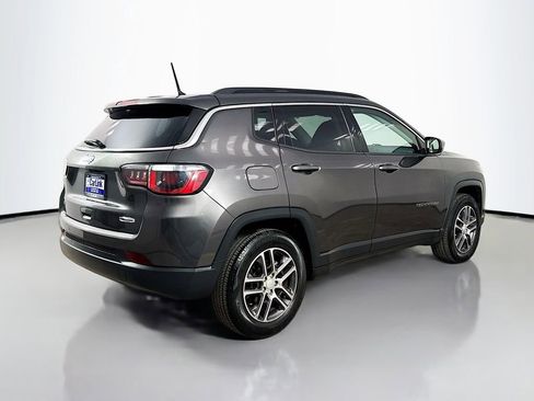 Used 2018 Jeep Compass Latitude w/ Safe & Security Group FWD image 8