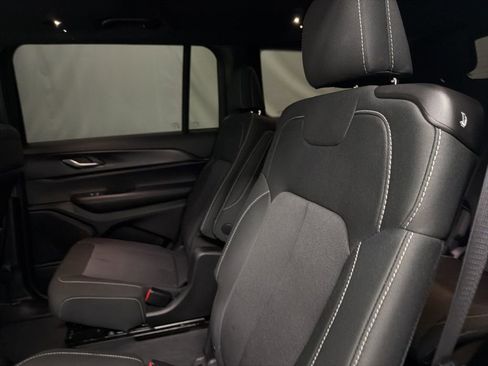 Used 2025 Jeep Grand Cherokee L Laredo w/ Luxury Tech Group I image 21