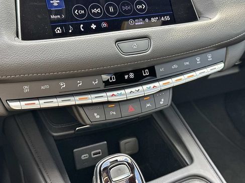 Used 2023 Cadillac XT4 Luxury w/ Cold Weather Package AWD/4WD image 30