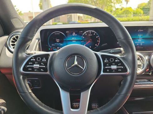 Used 2021 Mercedes-Benz GLB 250 image 19