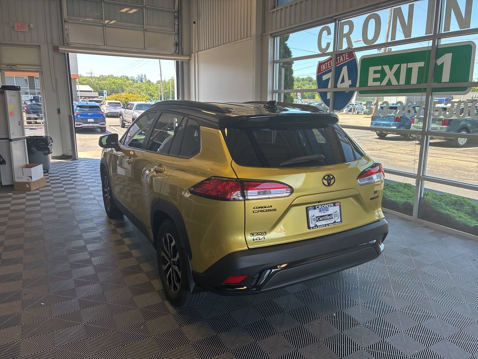 Used 2023 Toyota Corolla Cross AWD Hybrid w/ Moonroof Package image 4