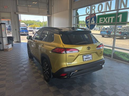 Used 2023 Toyota Corolla Cross AWD Hybrid w/ Moonroof Package image 4