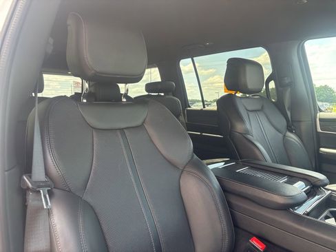 Used 2022 Jeep Wagoneer Series III AWD/4WD image 17