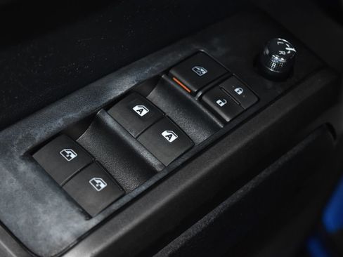 Used 2017 Toyota Tacoma TRD Off-Road image 5