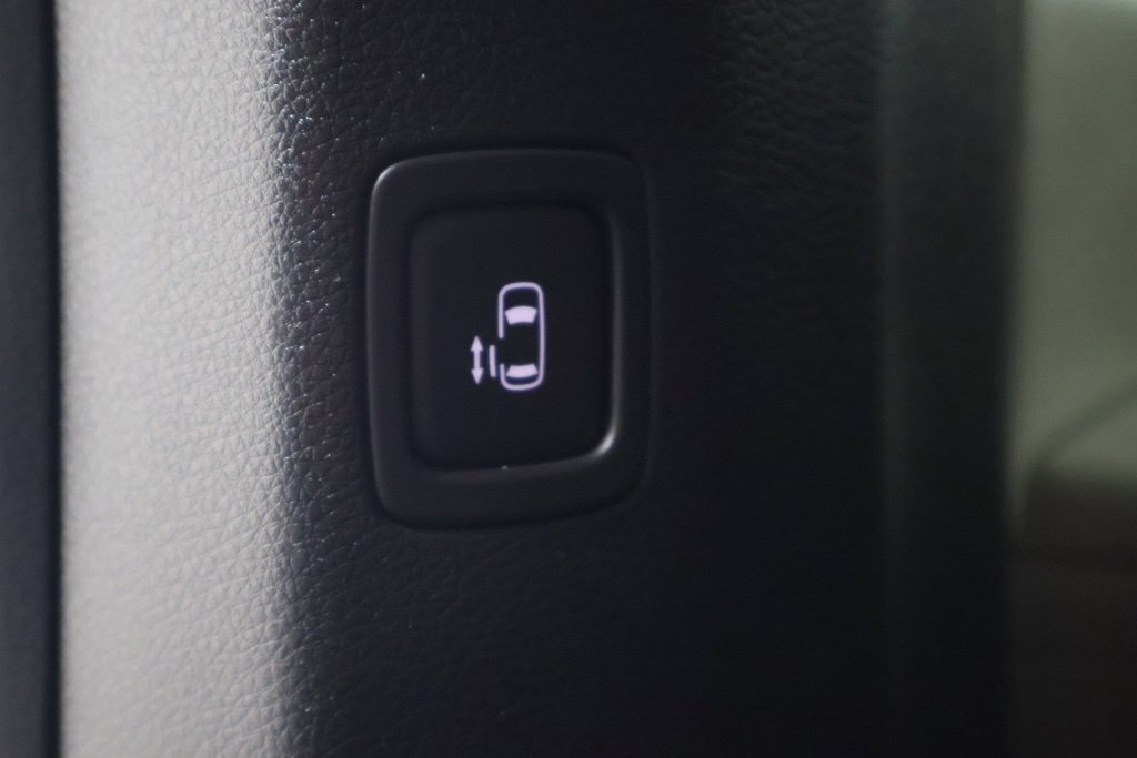 Used 2023 Kia Carnival EX FWD image 37