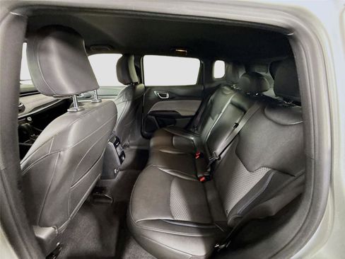 Used 2025 Jeep Compass Latitude image 15