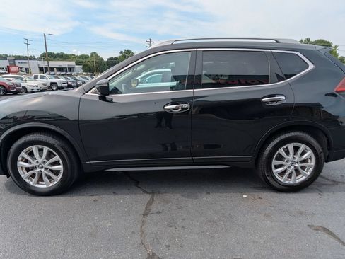 Used 2019 Nissan Rogue SV FWD image 4
