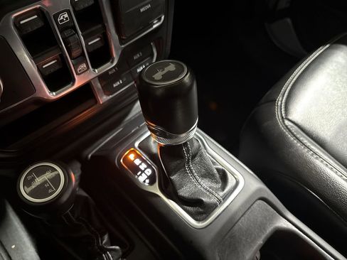 Used 2023 Jeep Wrangler Unlimited Sahara AWD/4WD image 18