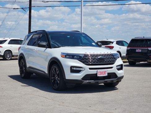 Used 2021 Ford Explorer XLT w/ Equipment Group 202A RWD image 3