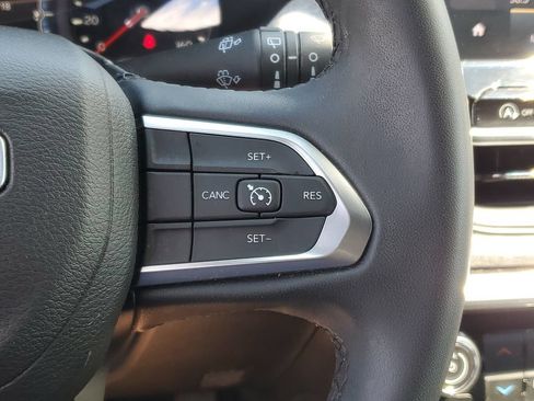 Used 2024 Jeep Compass Latitude AWD/4WD image 16