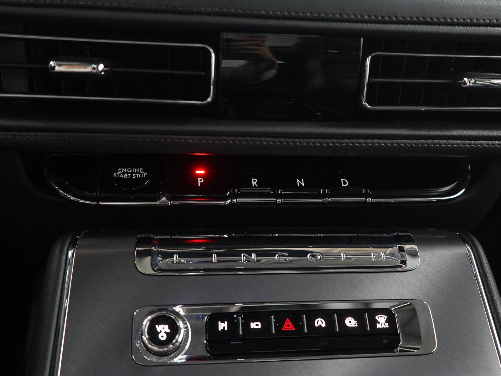Used 2025 Lincoln Aviator AWD w/ Jet Appearance Package image 24