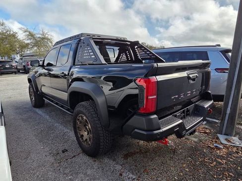 Used 2025 Toyota Tacoma Trailhunter 4D Crew Cab image 5