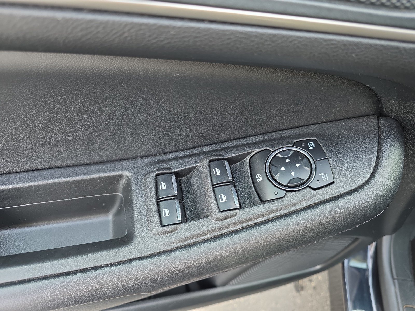 Used 2024 Ford Edge SEL AWD/4WD image 15