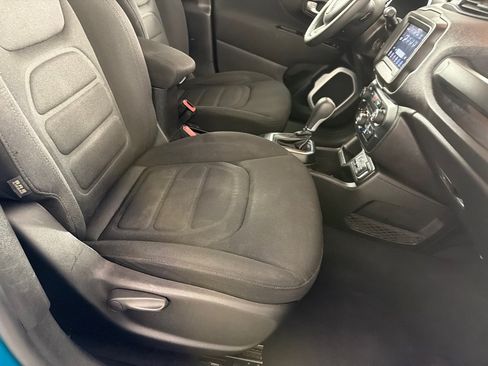 Used 2020 Jeep Renegade Latitude FWD image 21