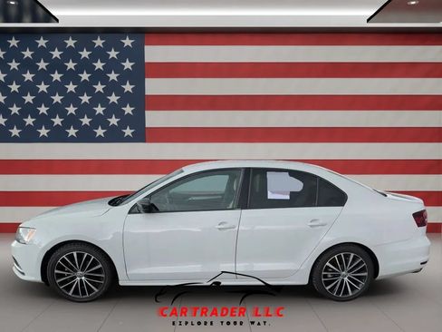 Used 2016 Volkswagen Jetta Sport FWD image 3