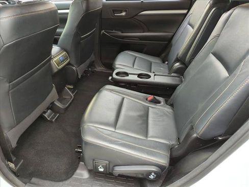 Certified 2017 Toyota Highlander XLE AWD/4WD image 19