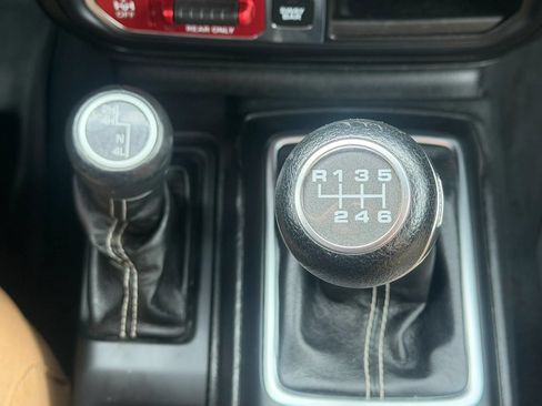 Used 2020 Jeep Wrangler Unlimited Rubicon w/ Dual Top Group AWD/4WD image 24