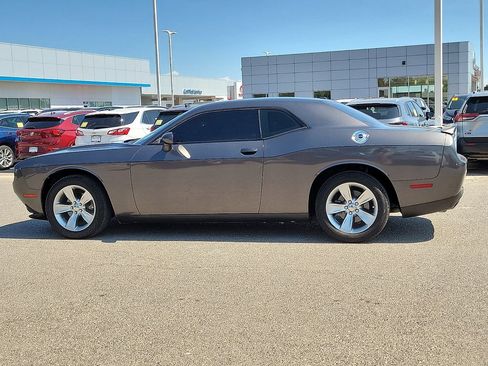 Used 2022 Dodge Challenger SXT RWD image 7