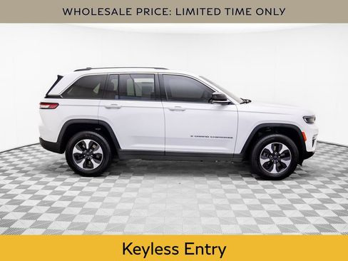 Used 2023 Jeep Grand Cherokee 4WD 4xe image 6
