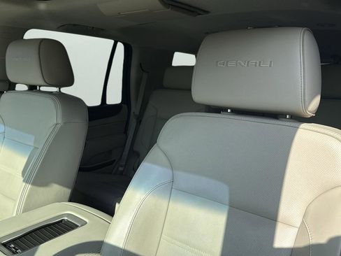 Used 2018 GMC Yukon Denali w/ Denali Ultimate Package image 8