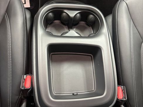 New 2026 Chrysler Pacifica Select FWD image 13