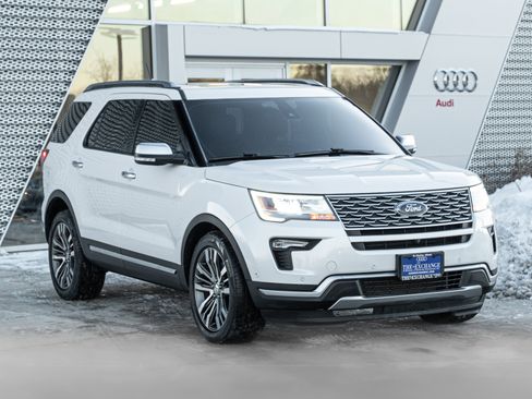 Used 2019 Ford Explorer Platinum image 2