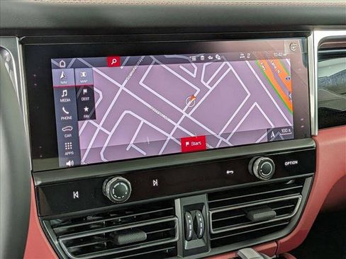 New 2026 Porsche Macan image 18