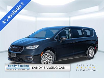 Used 2025 Chrysler Pacifica Select