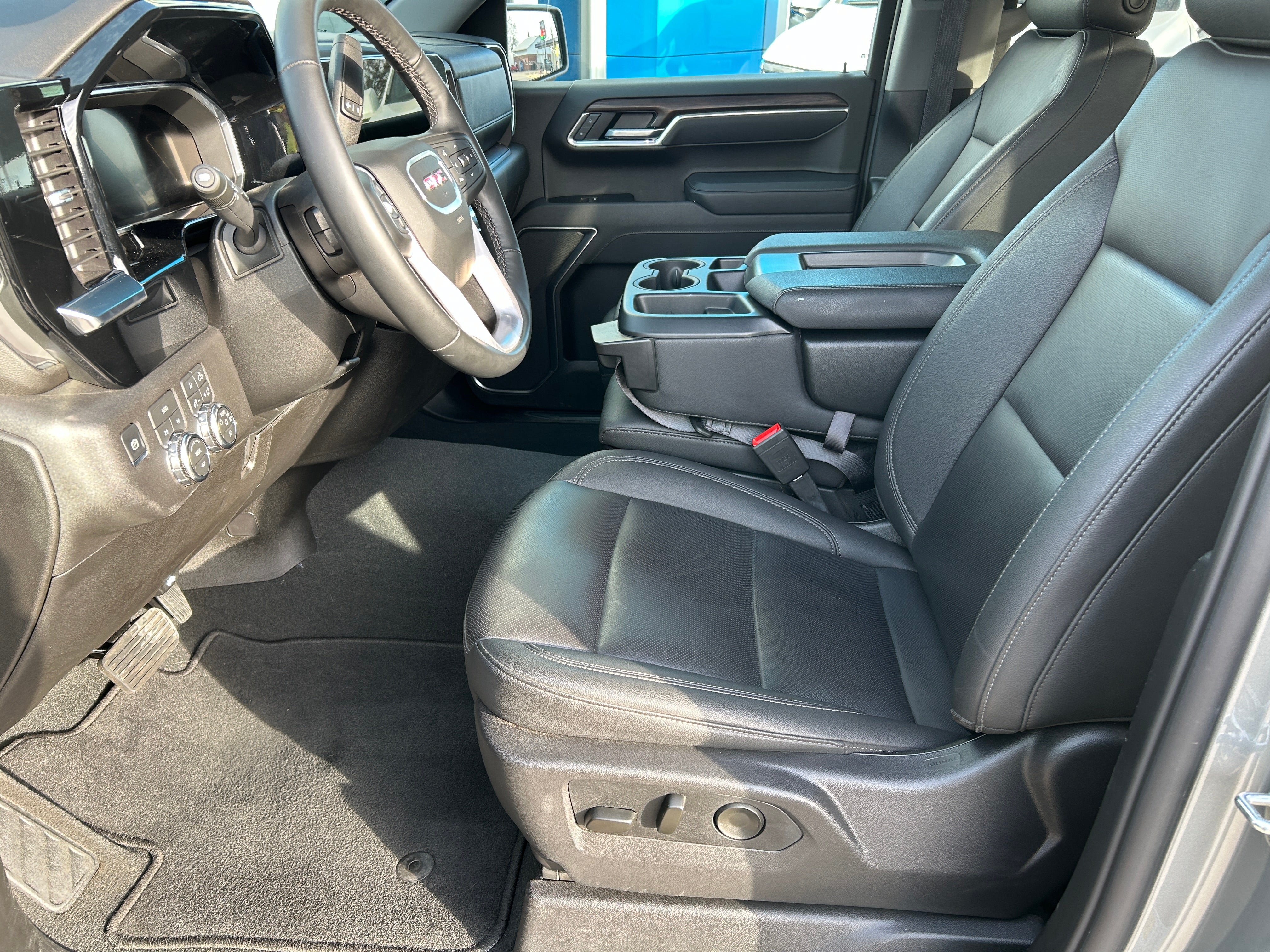 Used 2026 GMC Sierra 1500 SLT AWD/4WD image 16