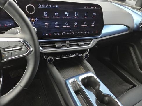 Used 2024 Chevrolet Equinox EV LT image 34