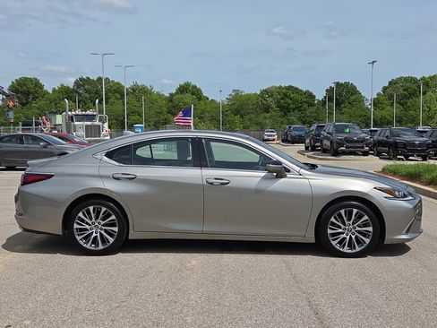 Used 2019 Lexus ES 350 w/ Premium Package FWD image 2