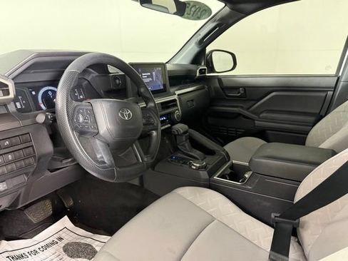 Used 2025 Toyota Tacoma SR5 AWD/4WD image 15