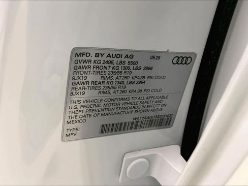 Used 2025 Audi Q5 Premium Plus w/ Premium Plus AWD/4WD image 18