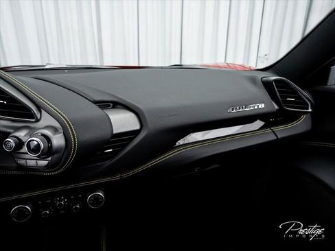 Used 2018 Ferrari 488 GTB RWD image 32