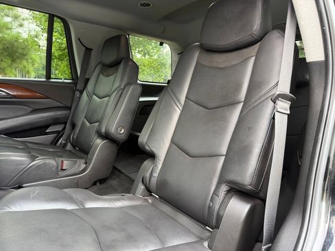 Used 2018 Cadillac Escalade Premium Luxury RWD image 40