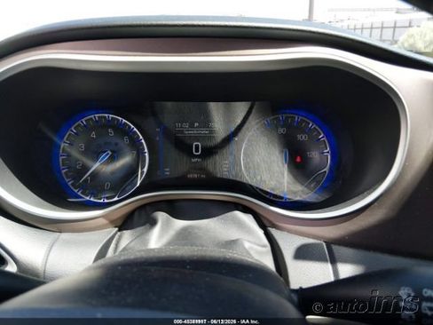 Used 2022 Chrysler Voyager LX FWD image 16