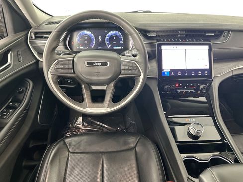 Used 2023 Jeep Grand Cherokee Limited w/ Luxury Tech Group II image 24