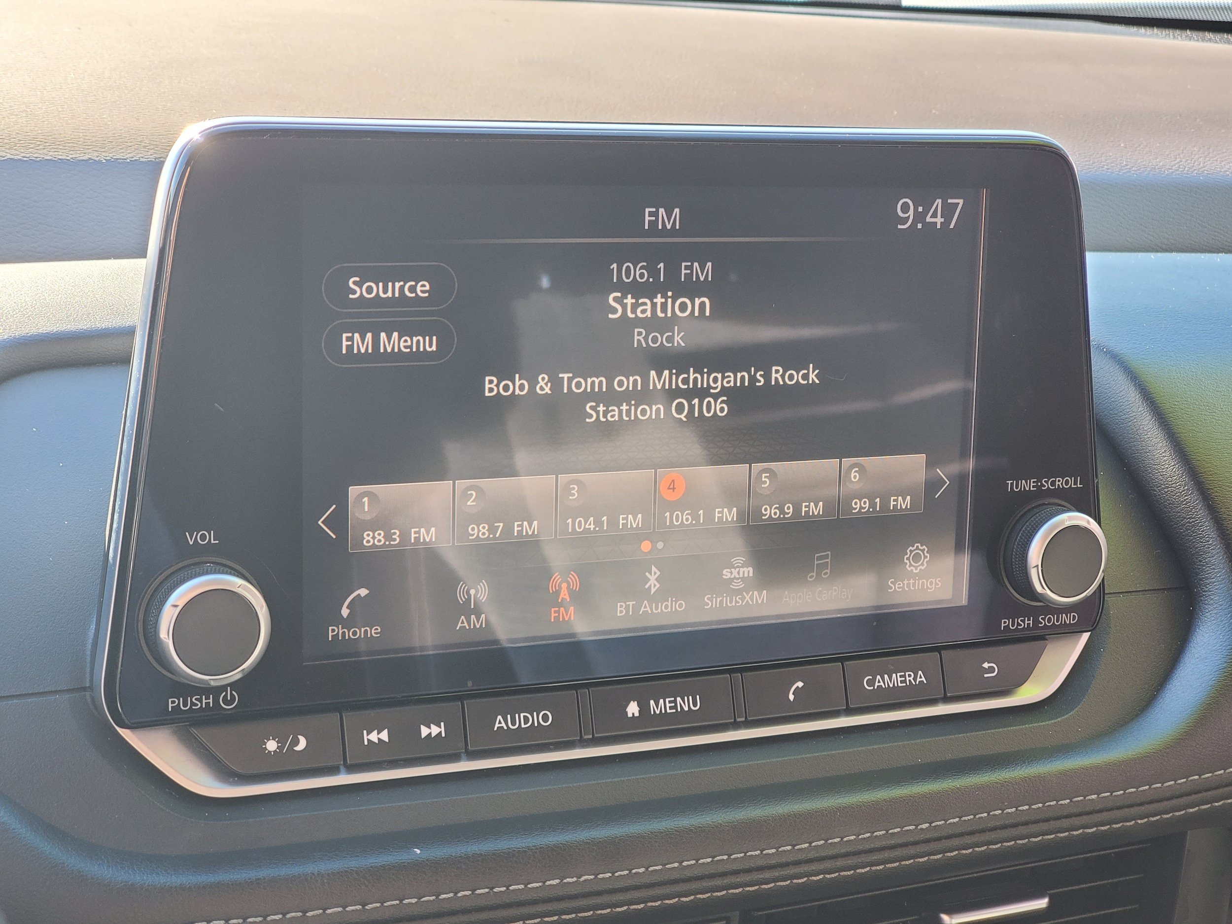 Used 2023 Nissan Rogue SV AWD/4WD image 17