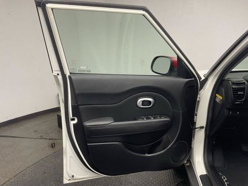 Used 2017 Kia Soul + w/ Designer's Package FWD image 9