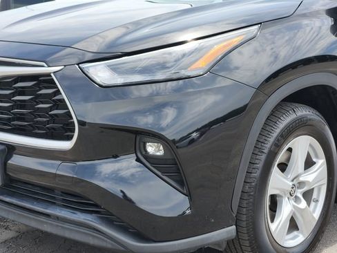 Used 2023 Toyota Highlander LE AWD/4WD image 7