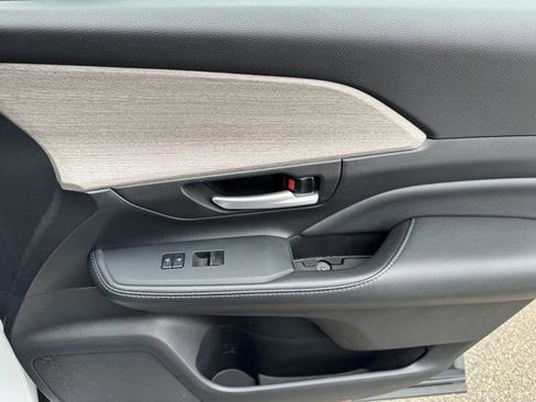 Used 2024 Toyota Grand Highlander Limited image 32