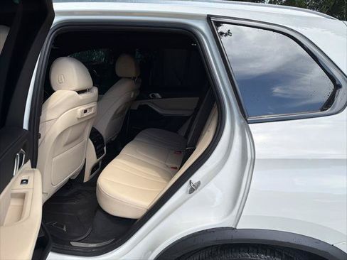 Used 2021 BMW X5 xDrive40i w/ Convenience Package AWD/4WD image 16