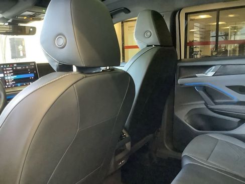 Used 2025 Volkswagen Tiguan SE R-Line AWD/4WD image 19