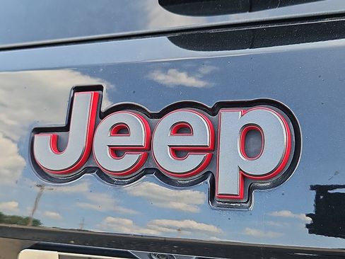 Used 2021 Jeep Grand Cherokee Trailhawk w/ Trailhawk Luxury Group AWD/4WD image 32