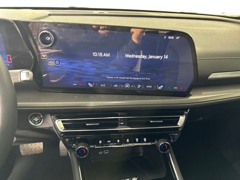 Used 2026 Chevrolet Traverse LT image 21