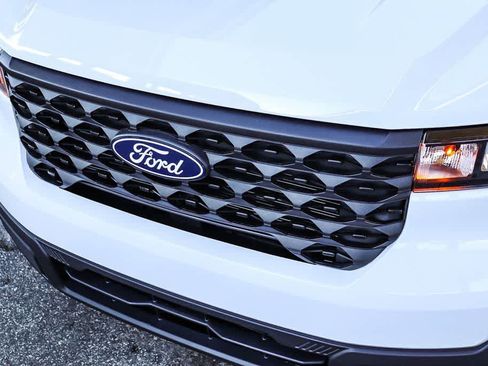 New 2026 Ford Maverick XL image 8