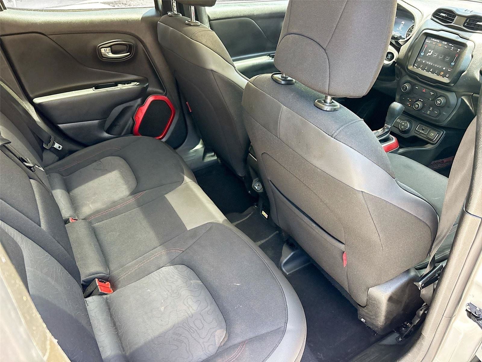 Used 2018 Jeep Renegade Trailhawk w/ UConnect 8.4 Nav Group AWD/4WD image 26