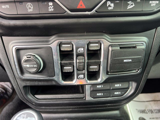 Used 2020 Jeep Wrangler Unlimited Sahara w/ Dual Top Group AWD/4WD image 31